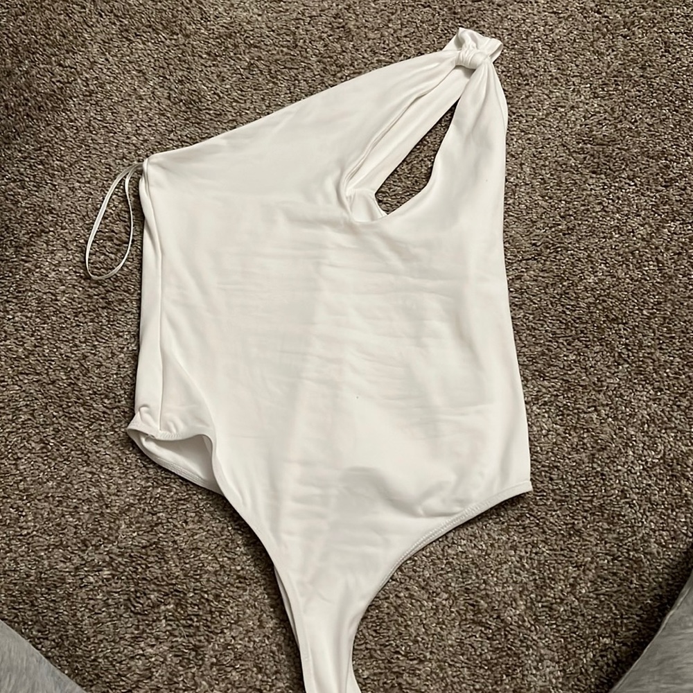 One Shoulder keyhole bodysuit